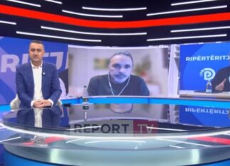 Berisha i paftuar në ceremoninë e Ambasadës së SHBA, Mërtiri: Është ‘non grata’, pagoi miliona dollarë për një vizë! Plaku po mban peng opozitën për interesat e veta