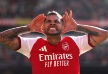 Arsenal lë pas disfatën me Brighton, fiton me përmbysje kundër Leeds