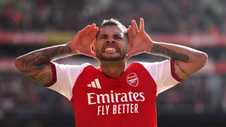 Arsenal lë pas disfatën me Brighton  fiton me përmbysje kundër Leeds