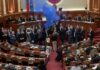 Përplasjet dhe flakadanë në Kuvend, 4 deputetë demokratë përjashtohen nga seanca plenare