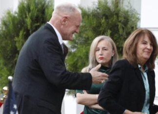 Ambasadori i ri i SHBA-së mbledh në pritje politikanë! Berisha mbetet non grata, Eric Wendt nuk e fton në ceremoni