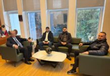 Berisha përpiqet të përgënjeshtrojë listën e dhunuesve.Një prej të ndaluarve në fotografi me të, në zyrën e tij