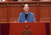 Kumbaro dënon dhunën ndaj Ministrisë së Arsimit: Dialogu dhe fjala, e vetmja rrugë