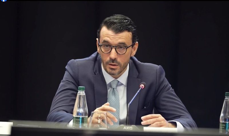 Jo vetëm drejtorët e Tiranës  dorëheqje dhe në rrethe  Ministri Enea Karakaçi i prerë nga Shkodra  Do të largohen të gjithë në bllok