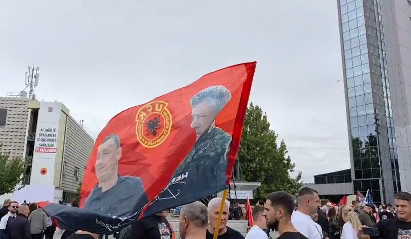 Protestë para Ministrisë së Drejtësisë në Kosovë  kërkohet miratimi i ligjit për mbrojtjen e UÇK së