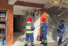 Rrjedhja e gazit nga bombola alarmon banorët e një pallati në Fier, zjarrfikësit shmangin shpërthimin