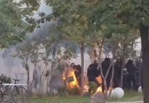 Vijon e tensionuar protesta në kryeqytet/ Sulmohet selia e PS-së, fishekzjarrë edhe drejt efektivëve te Banka e Shqipërisë, policia i kundërpërgjigjet