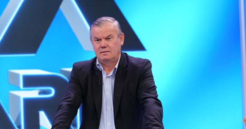 Nikoll Lesi  Studentët të krijojnë parti politike  sistemi shembet me votë 