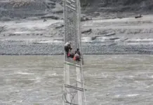 Përmbytjet marrin me vete dhjetëra shtëpi në Nepal, evakuohen banorët