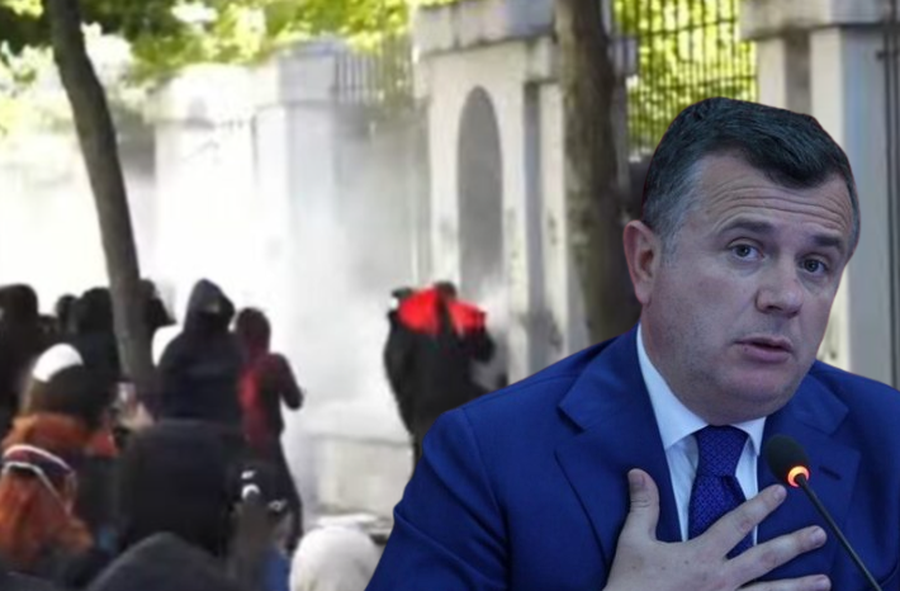 Protesta para Ministrisë së Arsimit  Balla  Studentët nuk janë terroristë me maska që thyejnë dritaret e shkollës