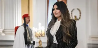 Shtëpia e Bardhë i kërkon Kimberly Guilfoyle të japë dorëheqjen si ambasadore e SHBA në Greqi