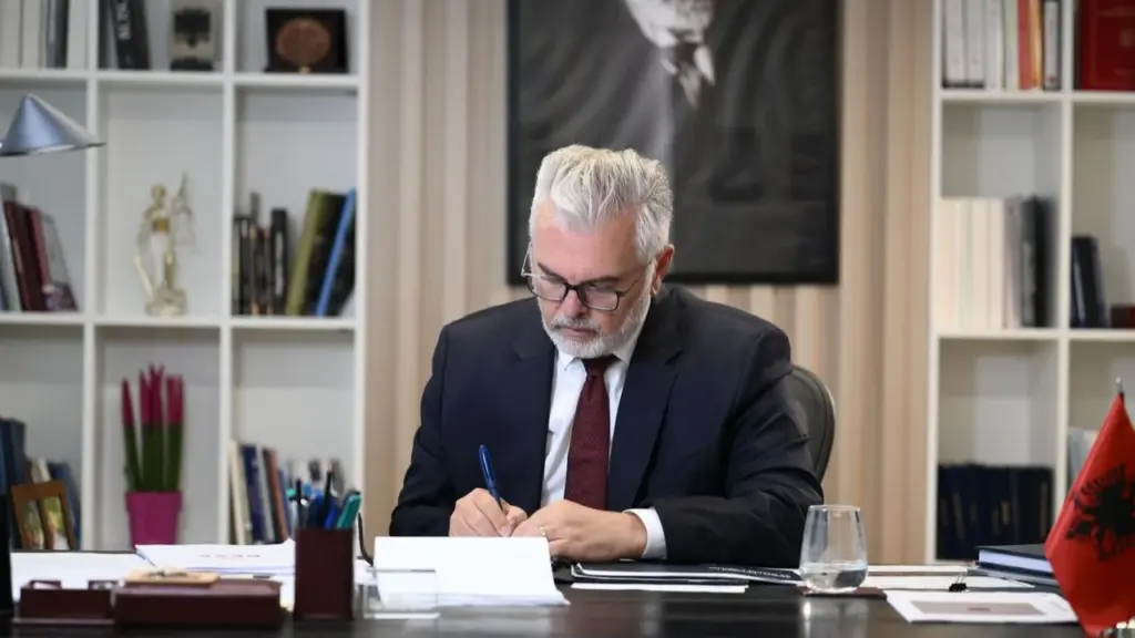 Transferimet e të burgosurve në 11 ditët e fundit  Ministri Gogu urdhëron inspektim  për Veliajn kërkon informacion mbi procedurat e ndjekura