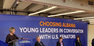 Senatorja amerikane Jeanne Shaheen në Tiranë, kundër heqjes së sanksioneve ndaj Dodikut. Mesazhe për demokracinë dhe integrimin në BE