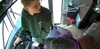 ‘Duhet të ndihmonim’/ 5 nxënës bëhen heronj pasi drejtuesja e autobusit humbi ndjenjat, shmanget tragjedia