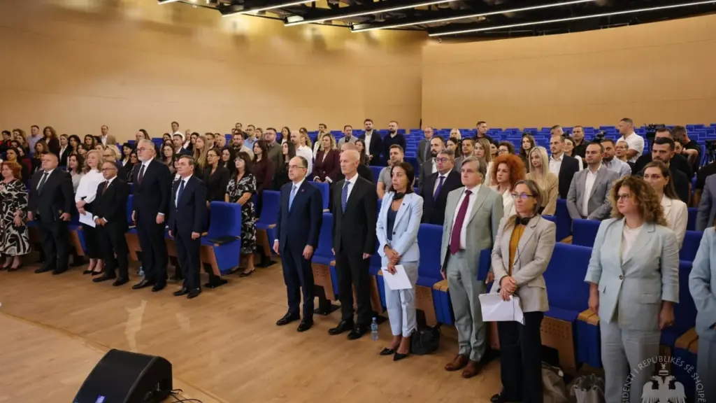  Hetimi i personave me pushtet nuk është më i pamundur   presidenti Begaj para magjistratëve të rinj  Keni një përgjegjësi historike