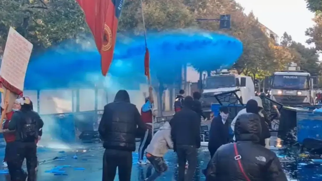 Ministria e Shëndetësisë jep përditësimin e fundit mbi protestën  17 efektivë policie dhe 2 protestues po ekzaminohen