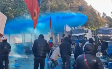 Ministria e Shëndetësisë jep përditësimin e fundit mbi protestën: 17 efektivë policie dhe 2 protestues po ekzaminohen