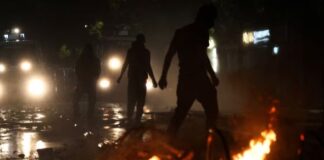 Trazirat e studentëve tronditin Tiranën, 16 të arrestuar! Zjarr në biznese, sulme ndaj institucioneve dhe 20 të lënduar