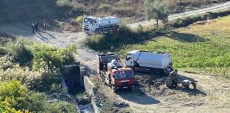 Vazhdon pastrimi në Kasharaj/ Janë hequr nga rezervuari rreth gjysma e peshqve të ngordhur