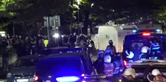 Tensionet në protestën në Tiranë, OKB në Shqipëri apel për dialog dhe uljen e tensioneve