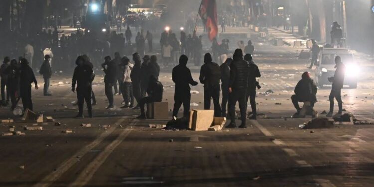 Kush po i nxjerr fëmijët në rrugë  Zbulohen mesazhet anonime për bojkot të shkollave dhe pjesëmarrje në protesta