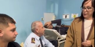 Protesta në Durrës/ Ministrja e Shëndetësisë viziton nëndrejtorin dhe 5 efektivë që po marrin trajtim në spital, apel për prindërit dhe mësuesit