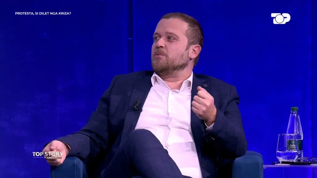  Kërkojnë bashkëqeverisje   deputeti i PS së Bido për seancën e sotme parlamentare  Teatër i shëmtuar nga Partia Demokratike