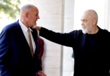 Rama pret delegacionin e Kongresit amerikan, foto me Wendt dhe me përfaqësuesit